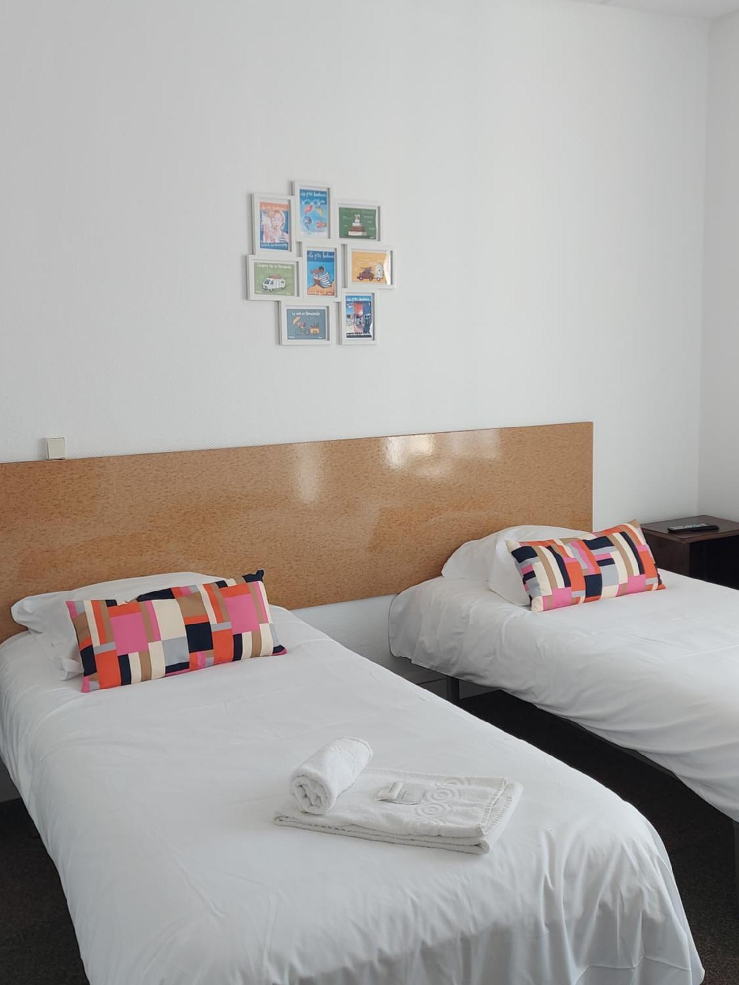 Hotel De Normandie Saint-Aubin-Sur-Mer  Bilik gambar