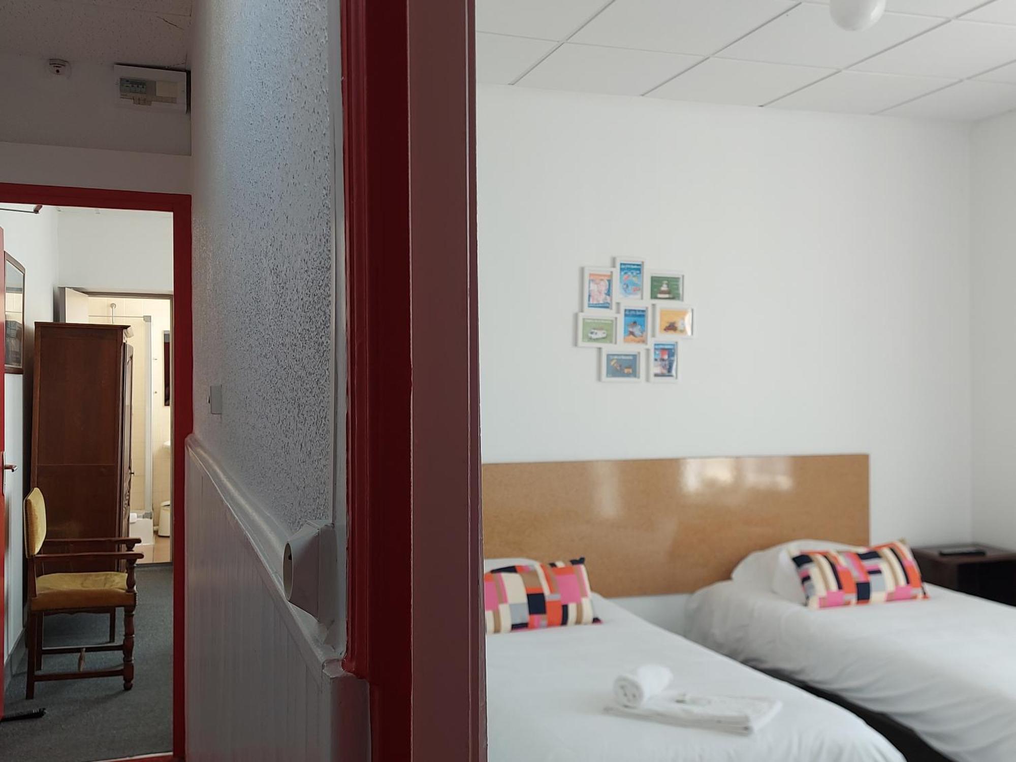 Hotel De Normandie Saint-Aubin-Sur-Mer  Bilik gambar